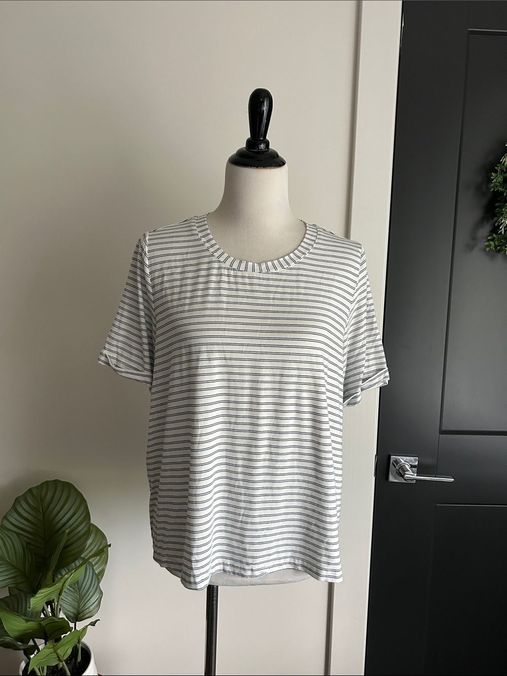 💙🤍 L Classic Grey & White Stripe baggy casual chic Crewneck Tee